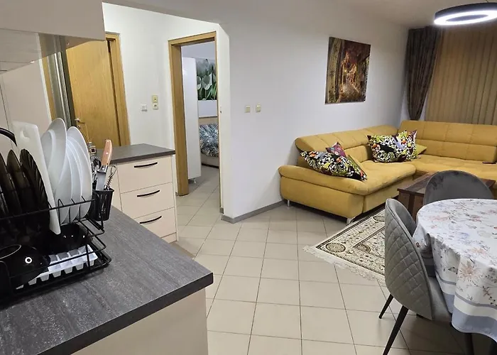 Sunny Blue Perl Apartment *